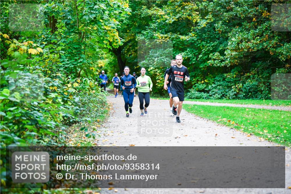 12.10.2025 - Bramfelder Halbmarathon 2025 Dr. Thomas Lammeyer http://msf.ph/oto/9358314 12.10.2025 11:04:01 Laufen 2656, 2421, 2343 meine-sportfotos.de