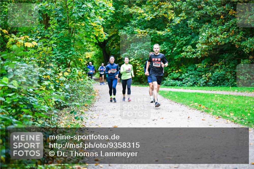 12.10.2025 - Bramfelder Halbmarathon 2025 Dr. Thomas Lammeyer http://msf.ph/oto/9358315 12.10.2025 11:04:01 Laufen 2421, 2343, 2656 meine-sportfotos.de