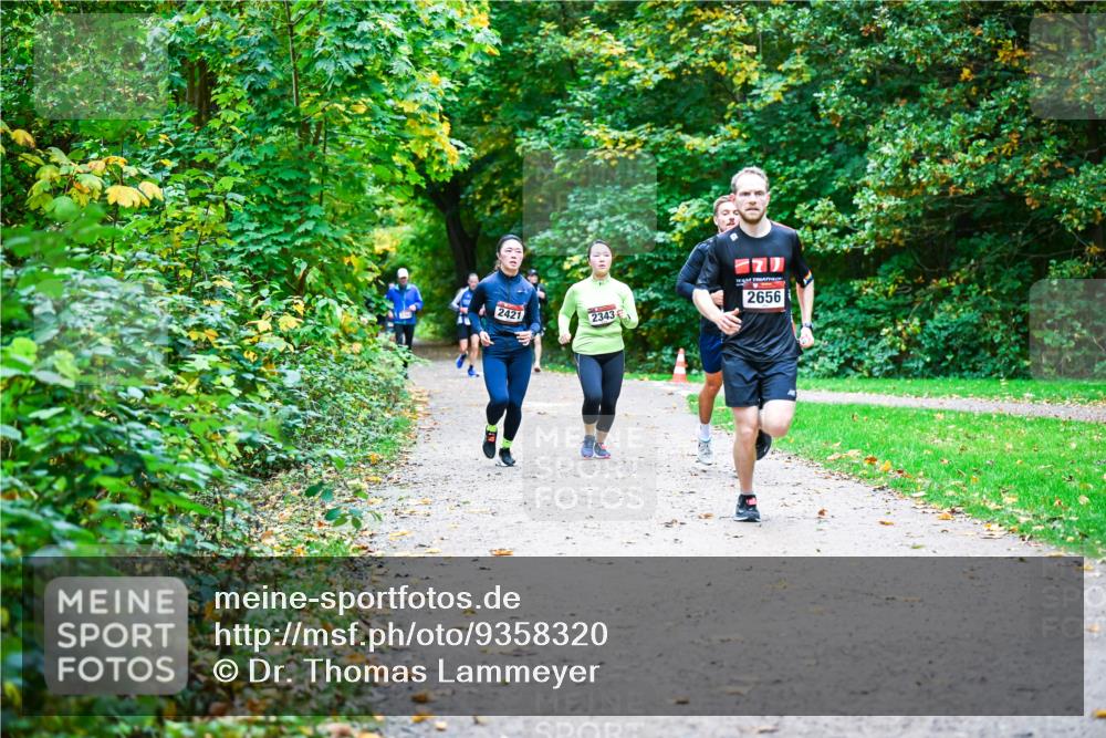 12.10.2025 - Bramfelder Halbmarathon 2025 Dr. Thomas Lammeyer http://msf.ph/oto/9358320 12.10.2025 11:04:02 Laufen 2421, 2343, 2656 meine-sportfotos.de