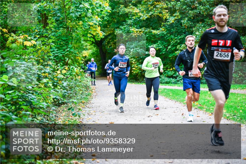 12.10.2025 - Bramfelder Halbmarathon 2025 Dr. Thomas Lammeyer http://msf.ph/oto/9358329 12.10.2025 11:04:04 Laufen 2421, 2343, 28, 2656 meine-sportfotos.de