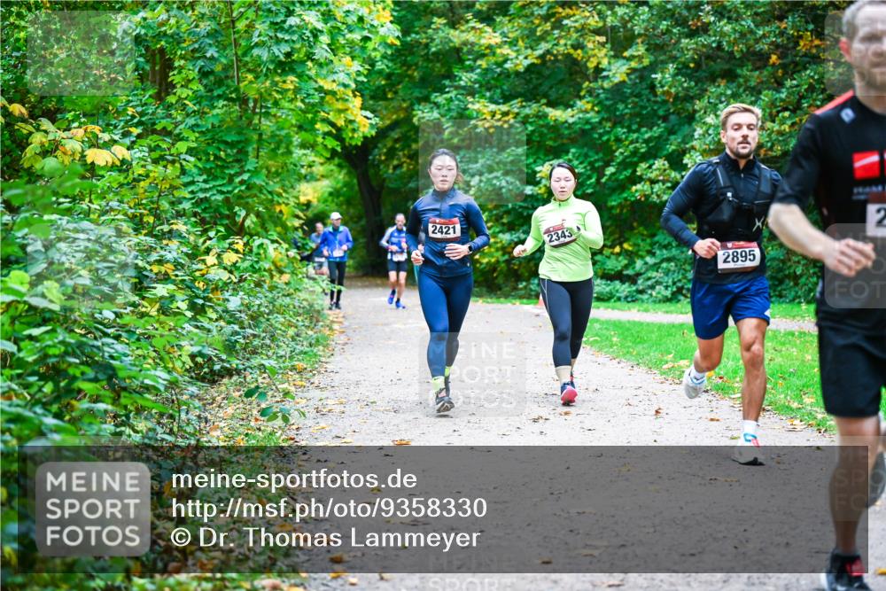 12.10.2025 - Bramfelder Halbmarathon 2025 Dr. Thomas Lammeyer http://msf.ph/oto/9358330 12.10.2025 11:04:04 Laufen 2421, 2343, 2, 2895 meine-sportfotos.de