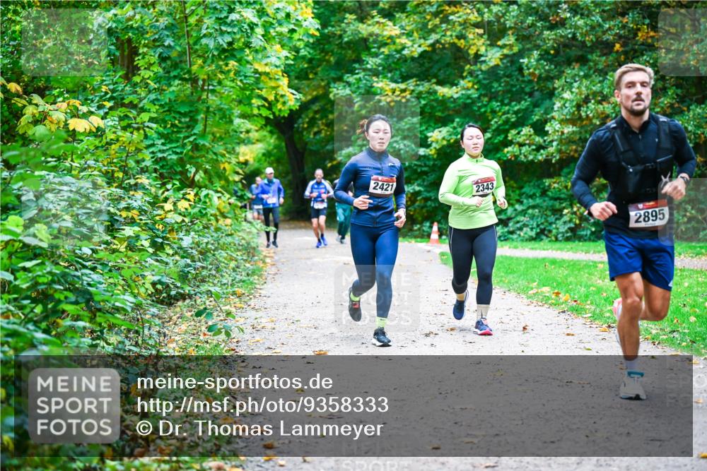 12.10.2025 - Bramfelder Halbmarathon 2025 Dr. Thomas Lammeyer http://msf.ph/oto/9358333 12.10.2025 11:04:04 Laufen 2421, 2343, 2895 meine-sportfotos.de