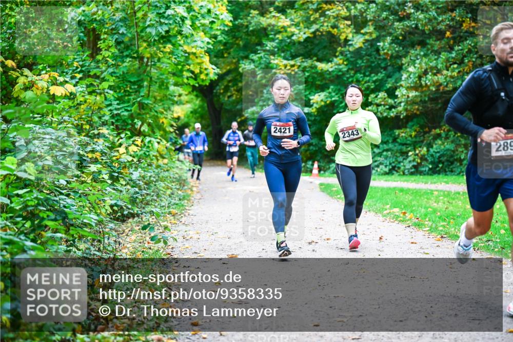 12.10.2025 - Bramfelder Halbmarathon 2025 Dr. Thomas Lammeyer http://msf.ph/oto/9358335 12.10.2025 11:04:05 Laufen 2421, 2343, 289 meine-sportfotos.de