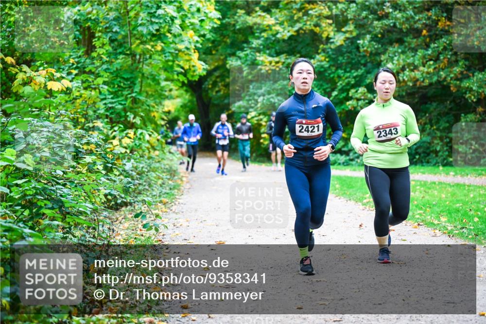 12.10.2025 - Bramfelder Halbmarathon 2025 Dr. Thomas Lammeyer http://msf.ph/oto/9358341 12.10.2025 11:04:05 Laufen 2421, 2343 meine-sportfotos.de