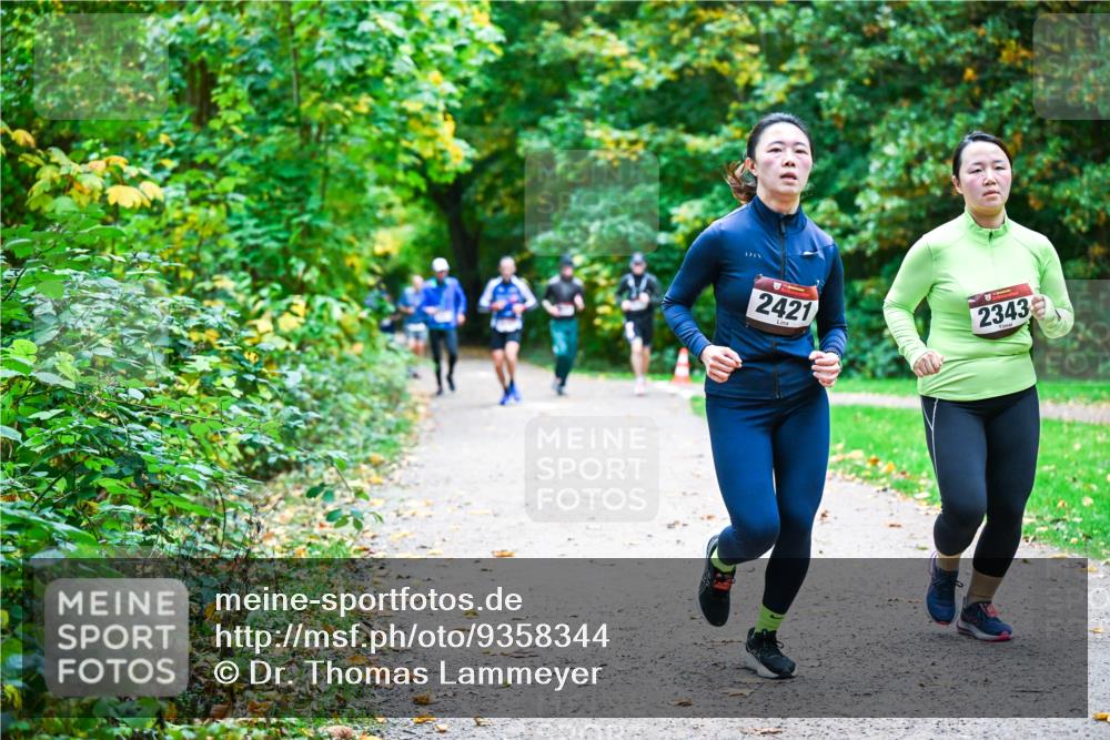 12.10.2025 - Bramfelder Halbmarathon 2025 Dr. Thomas Lammeyer http://msf.ph/oto/9358344 12.10.2025 11:04:06 Laufen 2421, 2343 meine-sportfotos.de