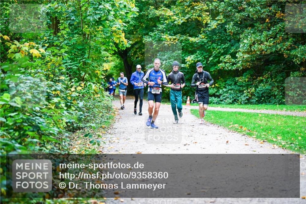12.10.2025 - Bramfelder Halbmarathon 2025 Dr. Thomas Lammeyer http://msf.ph/oto/9358360 12.10.2025 11:04:09 Laufen 2672, 391, 2676 meine-sportfotos.de