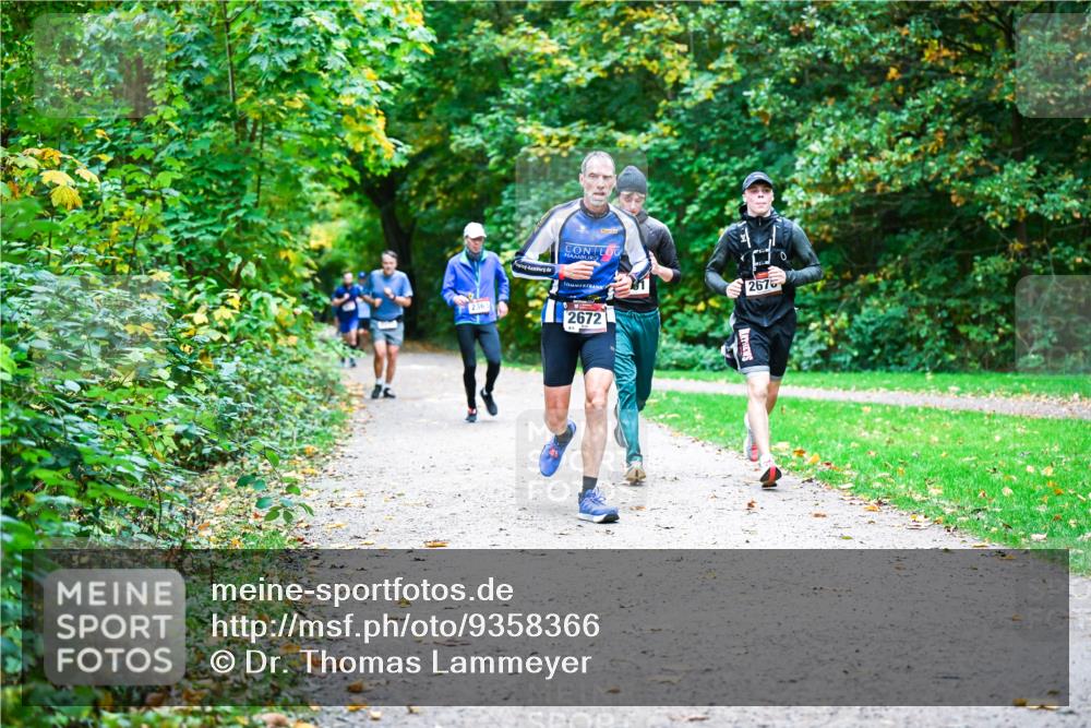 12.10.2025 - Bramfelder Halbmarathon 2025 Dr. Thomas Lammeyer http://msf.ph/oto/9358366 12.10.2025 11:04:10 Laufen 2363, 2672, 0, 2675 meine-sportfotos.de