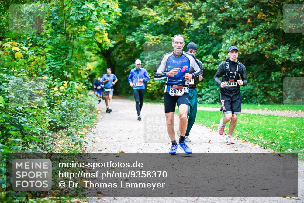 12.10.2025 - Bramfelder Halbmarathon 2025 Dr. Thomas Lammeyer http://msf.ph/oto/9358370 12.10.2025 11:04:11 Laufen 2672, 2676 meine-sportfotos.de