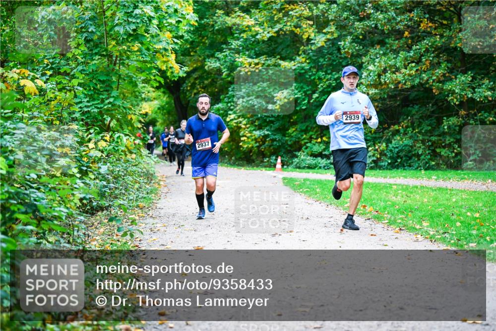 12.10.2025 - Bramfelder Halbmarathon 2025 Dr. Thomas Lammeyer http://msf.ph/oto/9358433 12.10.2025 11:04:20 Laufen 2937, 2939 meine-sportfotos.de
