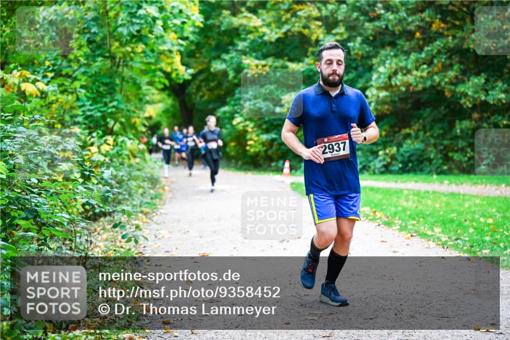 12.10.2025 - Bramfelder Halbmarathon 2025 Dr. Thomas Lammeyer http://msf.ph/oto/9358452 12.10.2025 11:04:23 Laufen 2937 meine-sportfotos.de