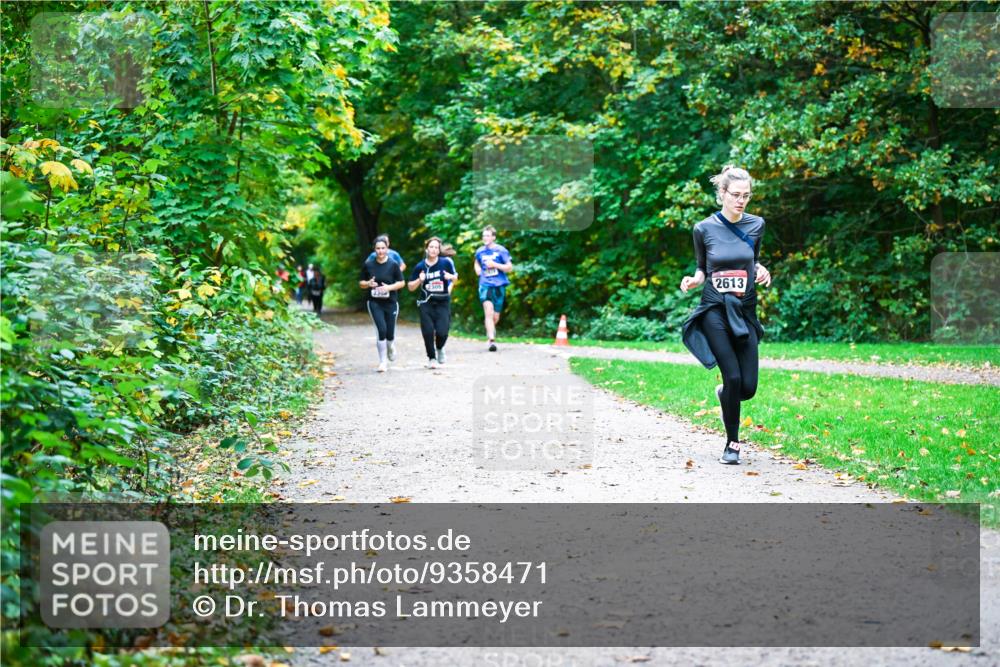 12.10.2025 - Bramfelder Halbmarathon 2025 Dr. Thomas Lammeyer http://msf.ph/oto/9358471 12.10.2025 11:04:27 Laufen 2305, 230, 2613 meine-sportfotos.de