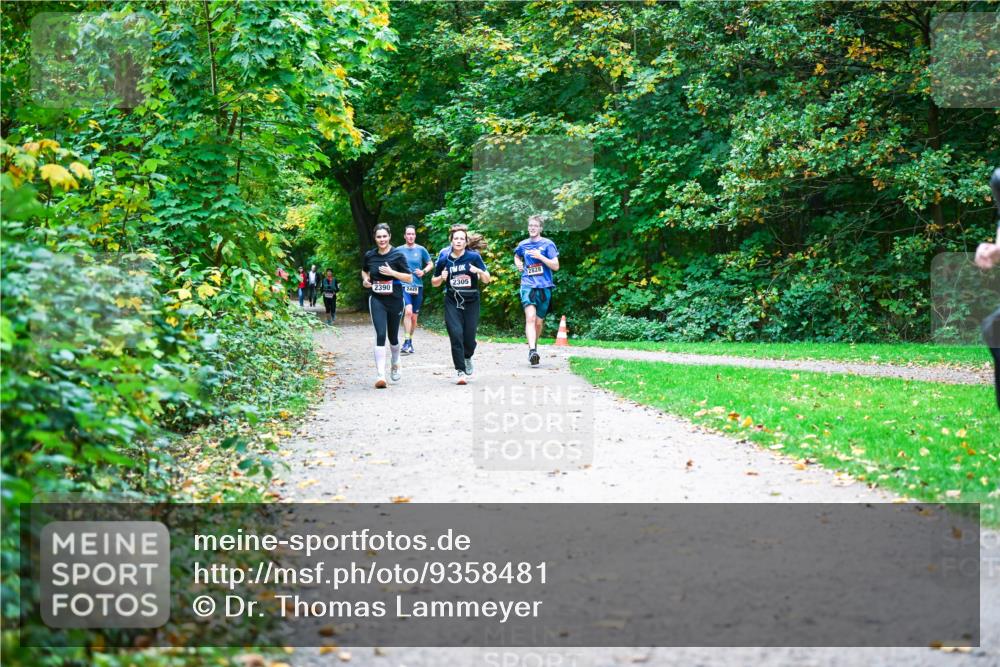12.10.2025 - Bramfelder Halbmarathon 2025 Dr. Thomas Lammeyer http://msf.ph/oto/9358481 12.10.2025 11:04:28 Laufen 2305, 2390, 2449, 2828 meine-sportfotos.de
