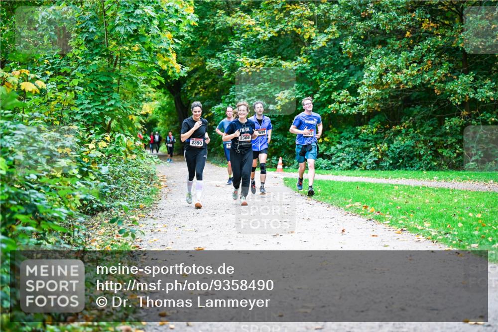 12.10.2025 - Bramfelder Halbmarathon 2025 Dr. Thomas Lammeyer http://msf.ph/oto/9358490 12.10.2025 11:04:30 Laufen 2390, 2305, 699 meine-sportfotos.de