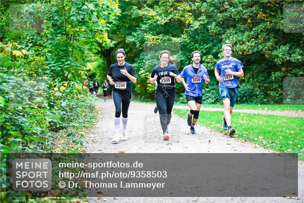 12.10.2025 - Bramfelder Halbmarathon 2025 Dr. Thomas Lammeyer http://msf.ph/oto/9358503 12.10.2025 11:04:31 Laufen 2390, 2305, 2699, 2828 meine-sportfotos.de
