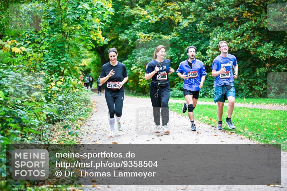 12.10.2025 - Bramfelder Halbmarathon 2025 Dr. Thomas Lammeyer http://msf.ph/oto/9358504 12.10.2025 11:04:32 Laufen 2390, 2305, 2699, 2828 meine-sportfotos.de