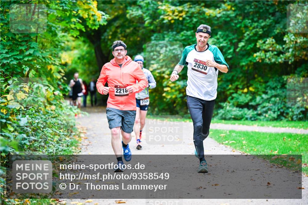 12.10.2025 - Bramfelder Halbmarathon 2025 Dr. Thomas Lammeyer http://msf.ph/oto/9358549 12.10.2025 11:04:46 Laufen 2218, 250, 2830 meine-sportfotos.de
