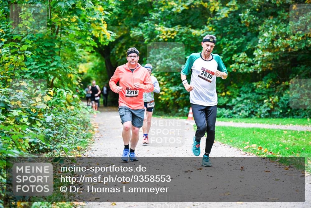 12.10.2025 - Bramfelder Halbmarathon 2025 Dr. Thomas Lammeyer http://msf.ph/oto/9358553 12.10.2025 11:04:47 Laufen 2218, 250, 2830 meine-sportfotos.de