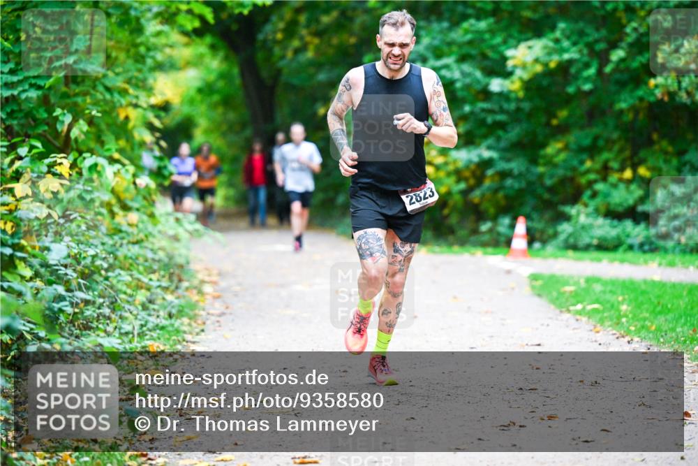 12.10.2025 - Bramfelder Halbmarathon 2025 Dr. Thomas Lammeyer http://msf.ph/oto/9358580 12.10.2025 11:04:54 Laufen 2823 meine-sportfotos.de