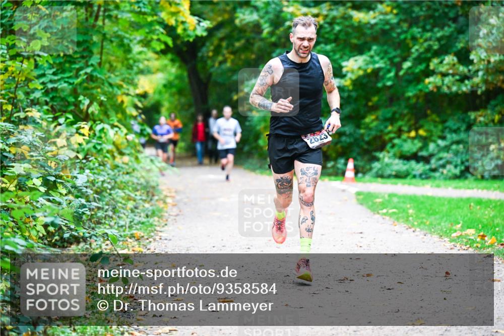 12.10.2025 - Bramfelder Halbmarathon 2025 Dr. Thomas Lammeyer http://msf.ph/oto/9358584 12.10.2025 11:04:55 Laufen 2623 meine-sportfotos.de
