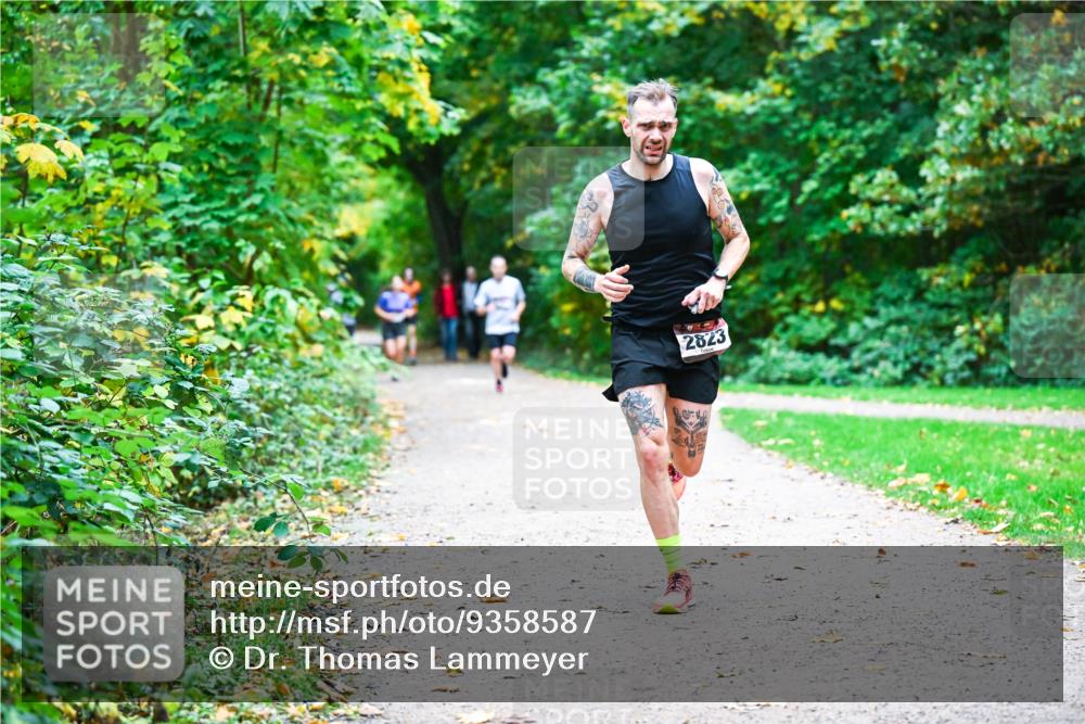 12.10.2025 - Bramfelder Halbmarathon 2025 Dr. Thomas Lammeyer http://msf.ph/oto/9358587 12.10.2025 11:04:55 Laufen 2823 meine-sportfotos.de