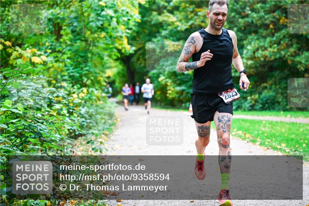 12.10.2025 - Bramfelder Halbmarathon 2025 Dr. Thomas Lammeyer http://msf.ph/oto/9358594 12.10.2025 11:04:56 Laufen 2823 meine-sportfotos.de