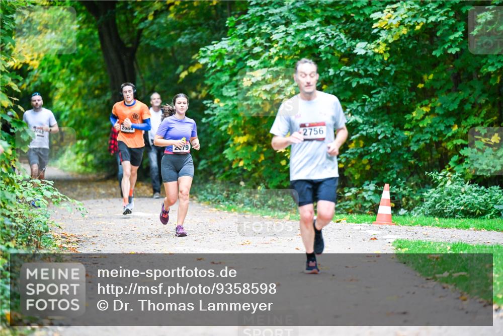 12.10.2025 - Bramfelder Halbmarathon 2025 Dr. Thomas Lammeyer http://msf.ph/oto/9358598 12.10.2025 11:04:58 Laufen 2688, 2004, 2756, 79 meine-sportfotos.de