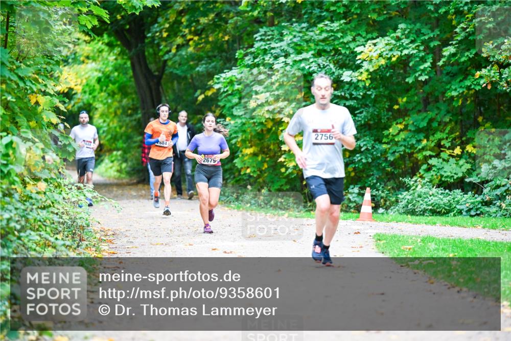 12.10.2025 - Bramfelder Halbmarathon 2025 Dr. Thomas Lammeyer http://msf.ph/oto/9358601 12.10.2025 11:04:59 Laufen 2684, 2675, 2756 meine-sportfotos.de
