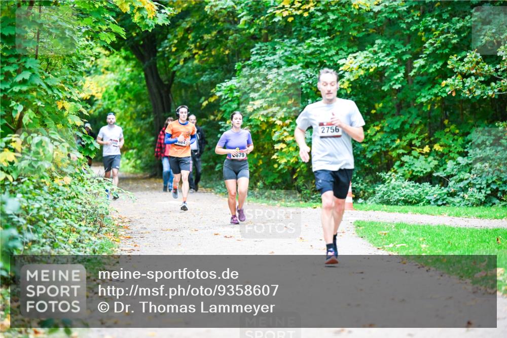 12.10.2025 - Bramfelder Halbmarathon 2025 Dr. Thomas Lammeyer http://msf.ph/oto/9358607 12.10.2025 11:05:00 Laufen 2004, 79, 2756 meine-sportfotos.de
