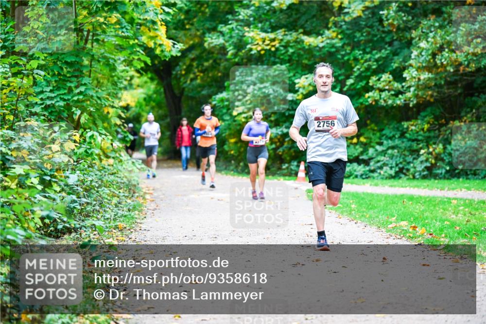 12.10.2025 - Bramfelder Halbmarathon 2025 Dr. Thomas Lammeyer http://msf.ph/oto/9358618 12.10.2025 11:05:01 Laufen 361, 2756 meine-sportfotos.de