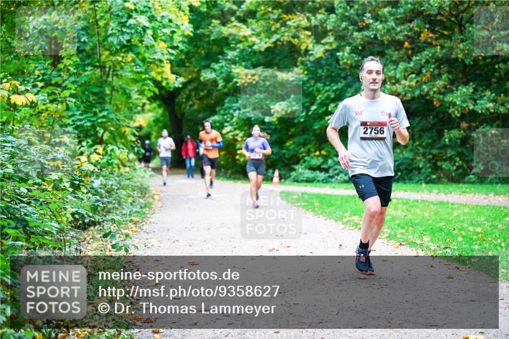 12.10.2025 - Bramfelder Halbmarathon 2025 Dr. Thomas Lammeyer http://msf.ph/oto/9358627 12.10.2025 11:05:02 Laufen 361, 2756 meine-sportfotos.de