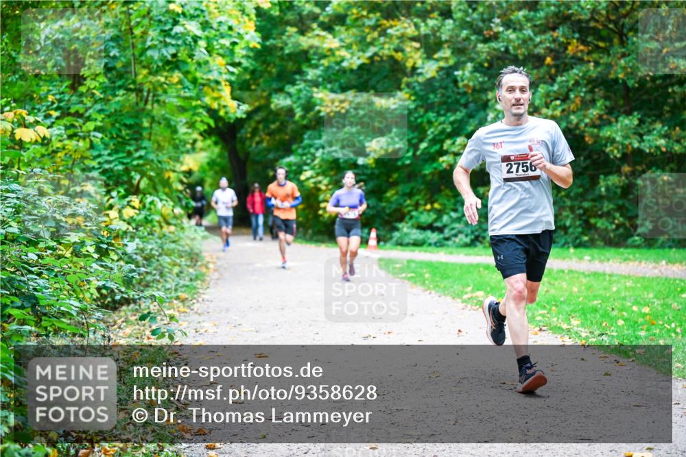 12.10.2025 - Bramfelder Halbmarathon 2025 Dr. Thomas Lammeyer http://msf.ph/oto/9358628 12.10.2025 11:05:03 Laufen 361, 2756 meine-sportfotos.de