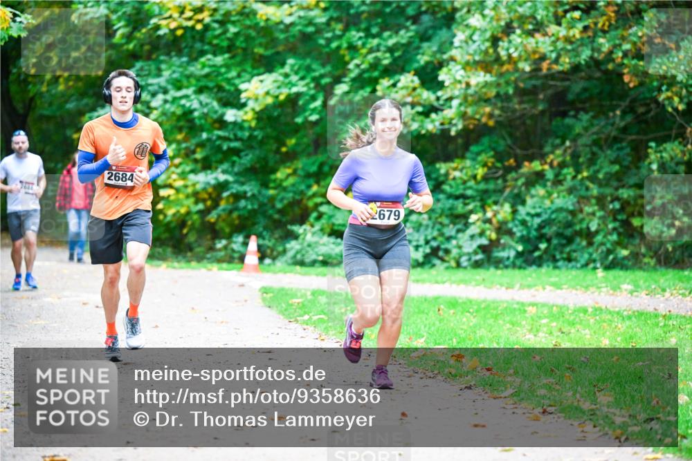 12.10.2025 - Bramfelder Halbmarathon 2025 Dr. Thomas Lammeyer http://msf.ph/oto/9358636 12.10.2025 11:05:05 Laufen 2684, 2679 meine-sportfotos.de