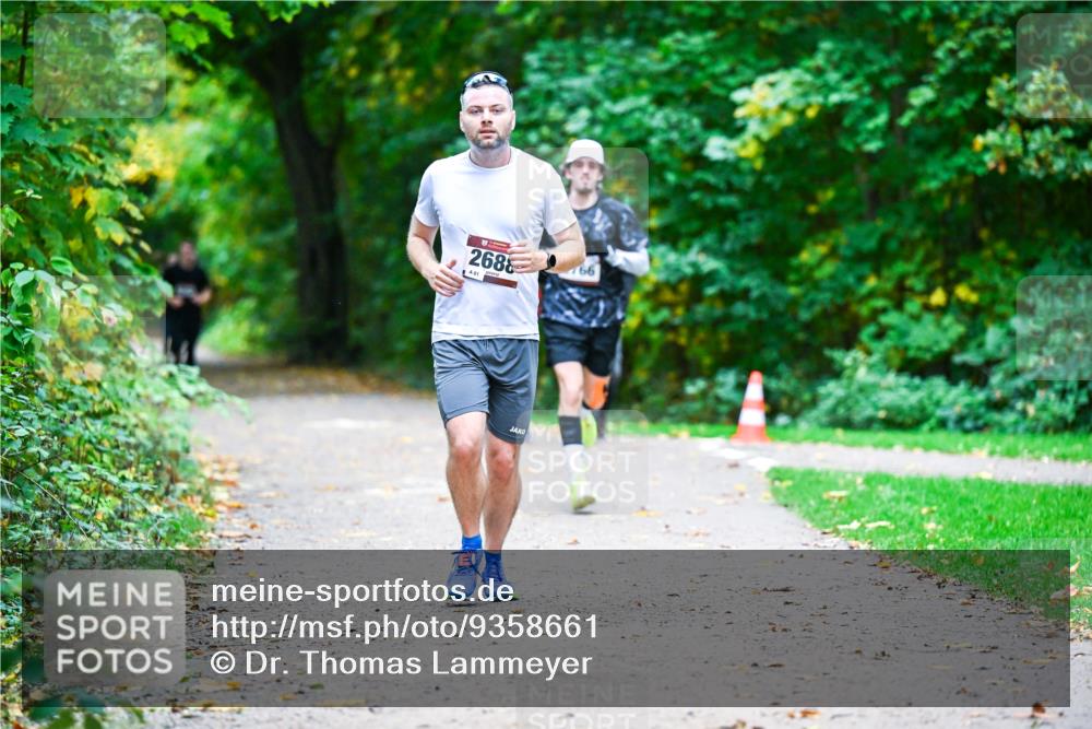 12.10.2025 - Bramfelder Halbmarathon 2025 Dr. Thomas Lammeyer http://msf.ph/oto/9358661 12.10.2025 11:05:10 Laufen 2688, 61 meine-sportfotos.de