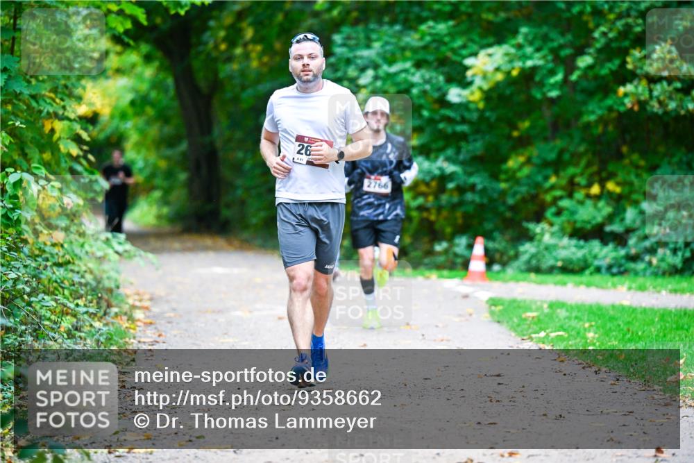 12.10.2025 - Bramfelder Halbmarathon 2025 Dr. Thomas Lammeyer http://msf.ph/oto/9358662 12.10.2025 11:05:10 Laufen 26, 61, 2766 meine-sportfotos.de