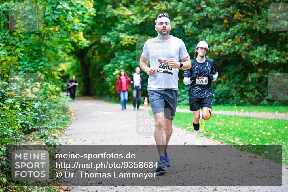 12.10.2025 - Bramfelder Halbmarathon 2025 Dr. Thomas Lammeyer http://msf.ph/oto/9358684 12.10.2025 11:05:13 Laufen 2680, 61, 2766 meine-sportfotos.de