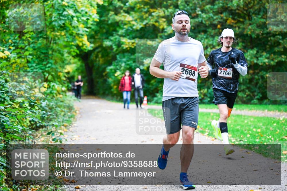 12.10.2025 - Bramfelder Halbmarathon 2025 Dr. Thomas Lammeyer http://msf.ph/oto/9358688 12.10.2025 11:05:14 Laufen 2688, 61, 2766 meine-sportfotos.de