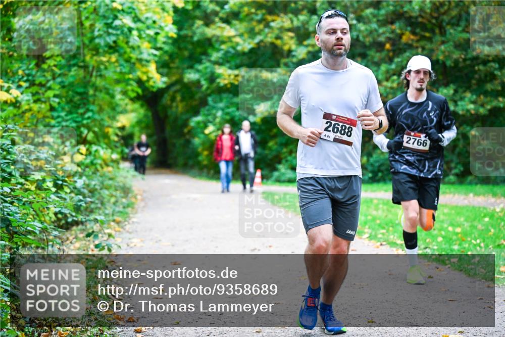 12.10.2025 - Bramfelder Halbmarathon 2025 Dr. Thomas Lammeyer http://msf.ph/oto/9358689 12.10.2025 11:05:14 Laufen 2688, 61, 2766 meine-sportfotos.de