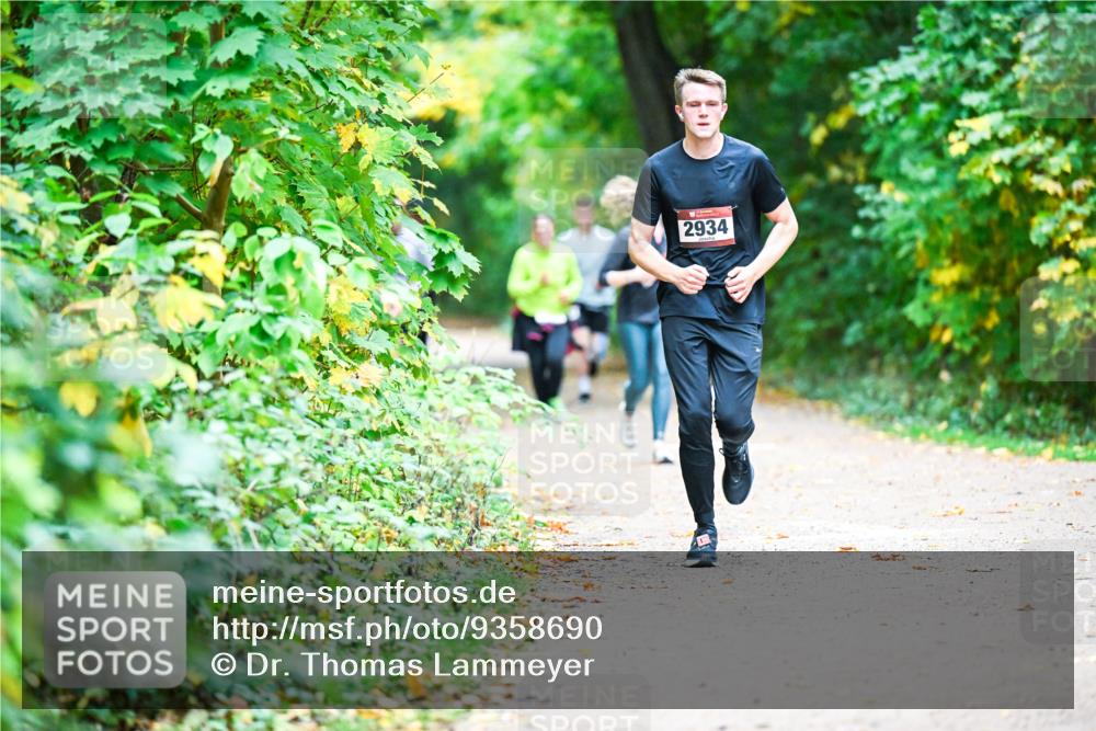 12.10.2025 - Bramfelder Halbmarathon 2025 Dr. Thomas Lammeyer http://msf.ph/oto/9358690 12.10.2025 11:05:19 Laufen 2934 meine-sportfotos.de