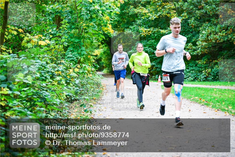 12.10.2025 - Bramfelder Halbmarathon 2025 Dr. Thomas Lammeyer http://msf.ph/oto/9358774 12.10.2025 11:05:33 Laufen 2789, 2831 meine-sportfotos.de
