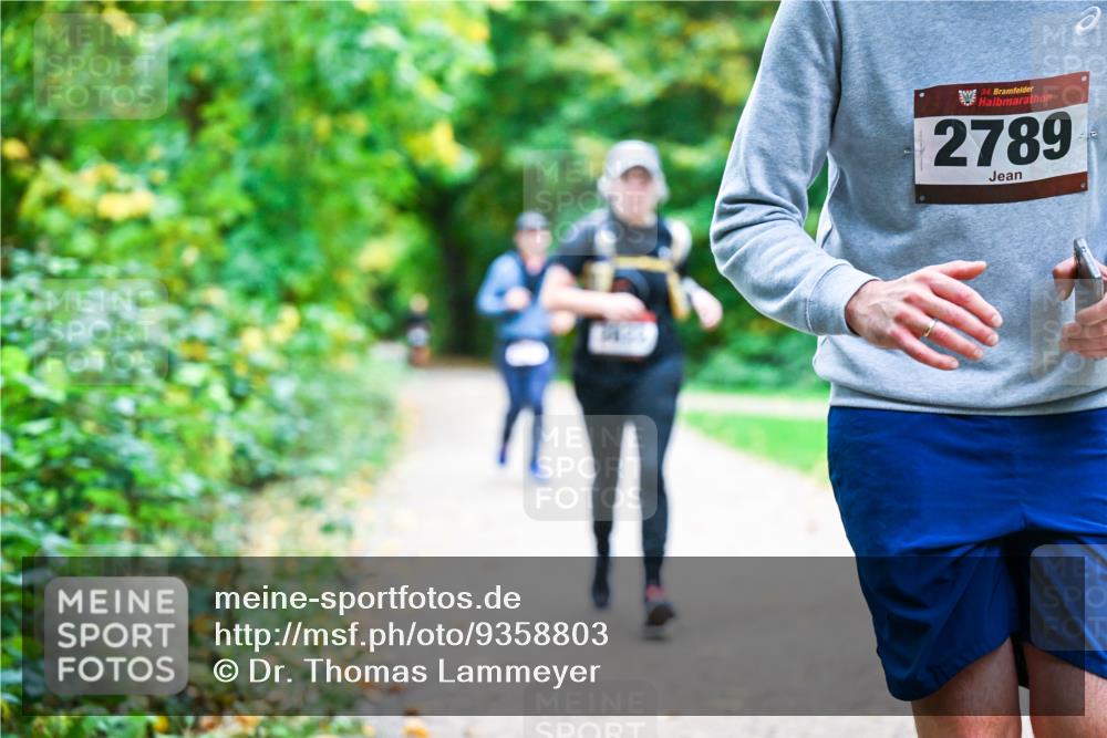 12.10.2025 - Bramfelder Halbmarathon 2025 Dr. Thomas Lammeyer http://msf.ph/oto/9358803 12.10.2025 11:05:38 Laufen 34, 2789 meine-sportfotos.de