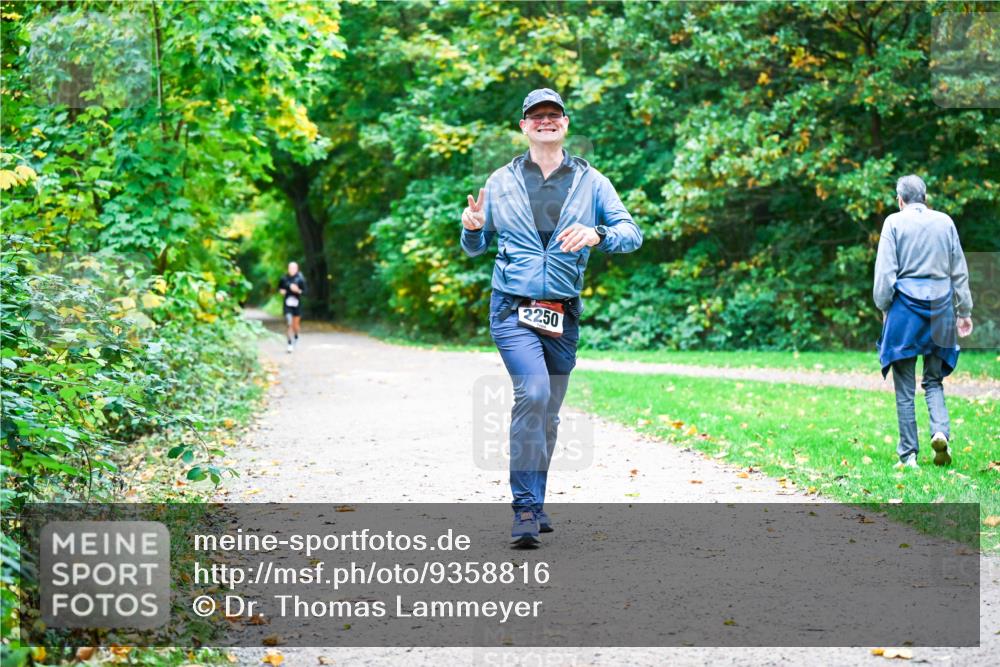 12.10.2025 - Bramfelder Halbmarathon 2025 Dr. Thomas Lammeyer http://msf.ph/oto/9358816 12.10.2025 11:05:41 Laufen 2250 meine-sportfotos.de