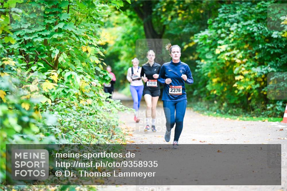 12.10.2025 - Bramfelder Halbmarathon 2025 Dr. Thomas Lammeyer http://msf.ph/oto/9358935 12.10.2025 11:06:06 Laufen 2, 2418, 2376 meine-sportfotos.de