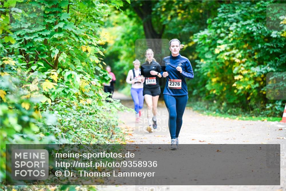 12.10.2025 - Bramfelder Halbmarathon 2025 Dr. Thomas Lammeyer http://msf.ph/oto/9358936 12.10.2025 11:06:06 Laufen 2418, 2376 meine-sportfotos.de