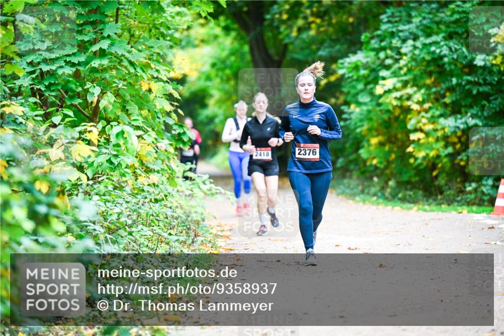 12.10.2025 - Bramfelder Halbmarathon 2025 Dr. Thomas Lammeyer http://msf.ph/oto/9358937 12.10.2025 11:06:06 Laufen 2418, 2376 meine-sportfotos.de