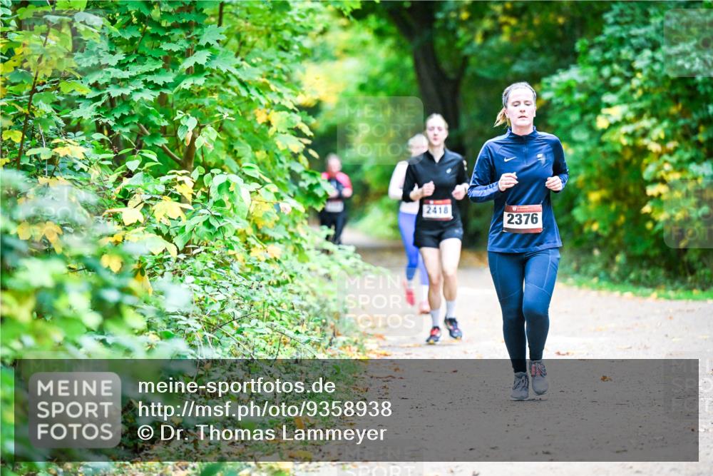12.10.2025 - Bramfelder Halbmarathon 2025 Dr. Thomas Lammeyer http://msf.ph/oto/9358938 12.10.2025 11:06:07 Laufen 2418, 2376 meine-sportfotos.de