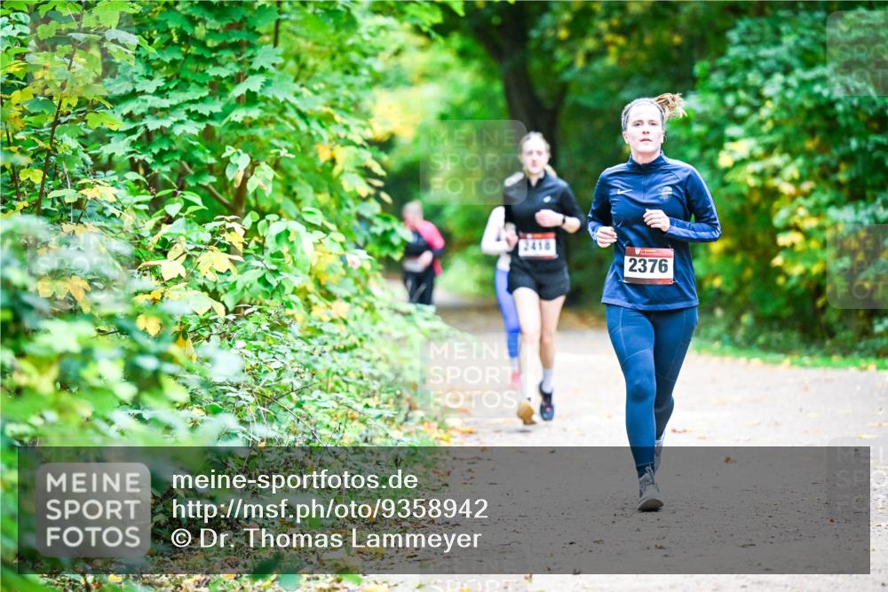 12.10.2025 - Bramfelder Halbmarathon 2025 Dr. Thomas Lammeyer http://msf.ph/oto/9358942 12.10.2025 11:06:07 Laufen 2418, 2376 meine-sportfotos.de