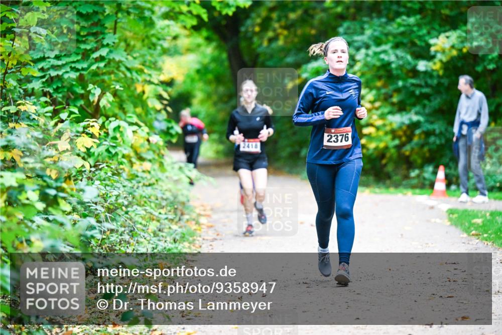 12.10.2025 - Bramfelder Halbmarathon 2025 Dr. Thomas Lammeyer http://msf.ph/oto/9358947 12.10.2025 11:06:08 Laufen 2376, 2418 meine-sportfotos.de