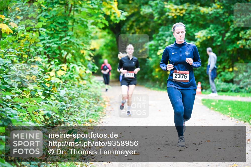 12.10.2025 - Bramfelder Halbmarathon 2025 Dr. Thomas Lammeyer http://msf.ph/oto/9358956 12.10.2025 11:06:10 Laufen 2418, 2376 meine-sportfotos.de