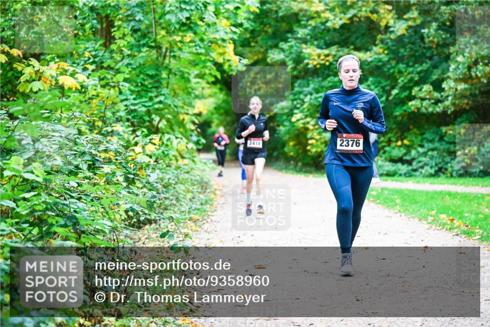 12.10.2025 - Bramfelder Halbmarathon 2025 Dr. Thomas Lammeyer http://msf.ph/oto/9358960 12.10.2025 11:06:10 Laufen 2418, 2376 meine-sportfotos.de