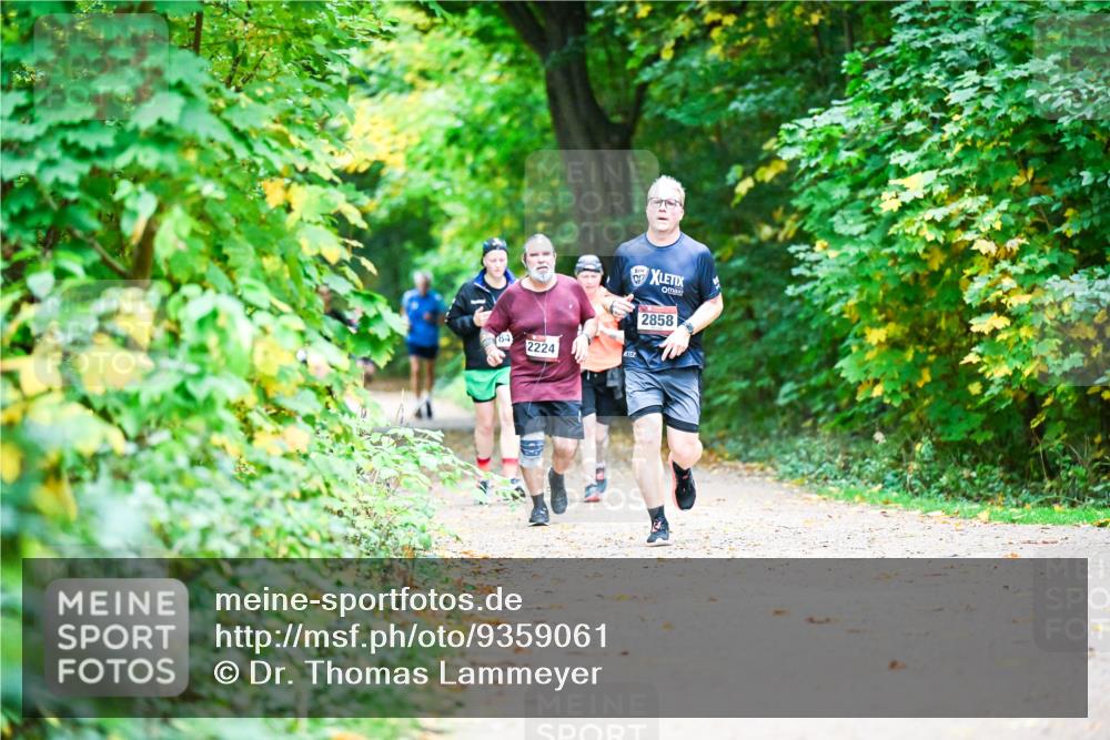 12.10.2025 - Bramfelder Halbmarathon 2025 Dr. Thomas Lammeyer http://msf.ph/oto/9359061 12.10.2025 11:06:38 Laufen 2224, 2858 meine-sportfotos.de